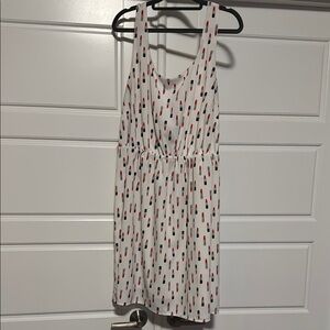 Chic White Dress with Lipstick Print